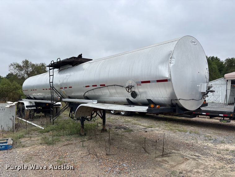 image for item ER3380 1999 Etnyre asphalt trailer
