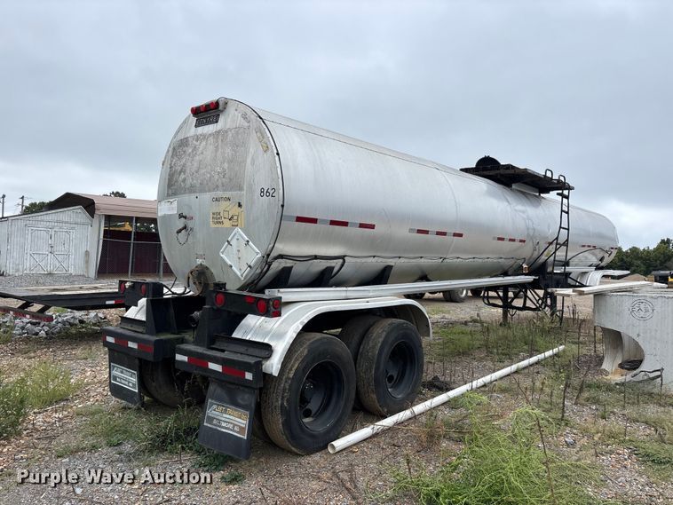 image for item ER3380 1999 Etnyre asphalt trailer