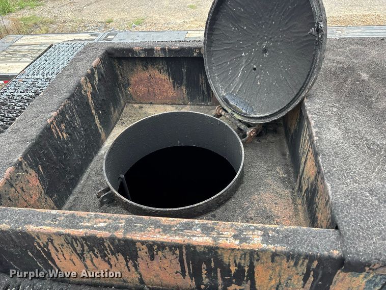 image for item ER3380 1999 Etnyre asphalt trailer