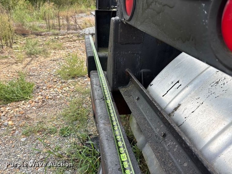image for item ER3380 1999 Etnyre asphalt trailer