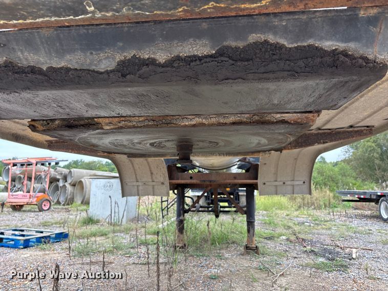 image for item ER3380 1999 Etnyre asphalt trailer