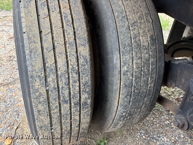 image for item ER3380 1999 Etnyre asphalt trailer