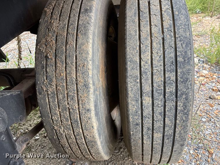 image for item ER3380 1999 Etnyre asphalt trailer