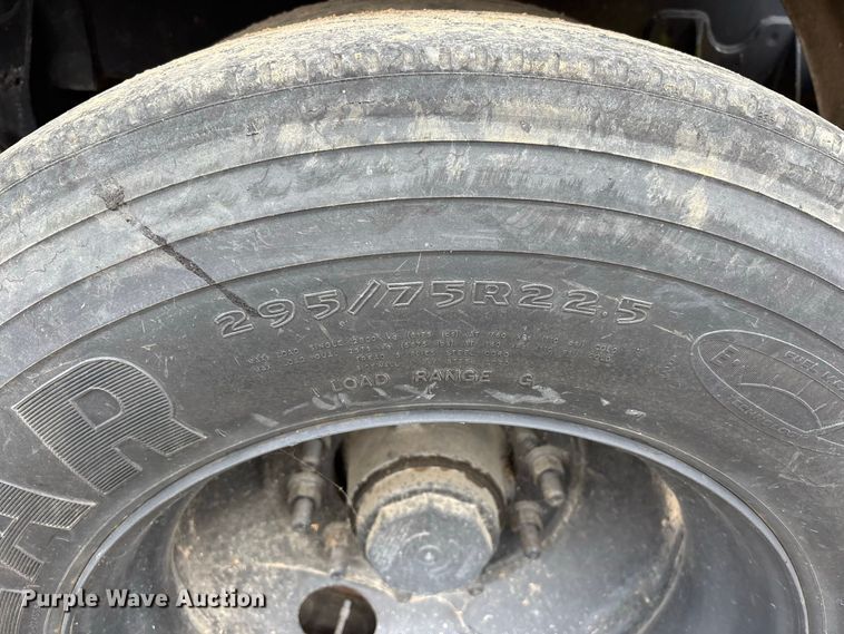 image for item ER3380 1999 Etnyre asphalt trailer
