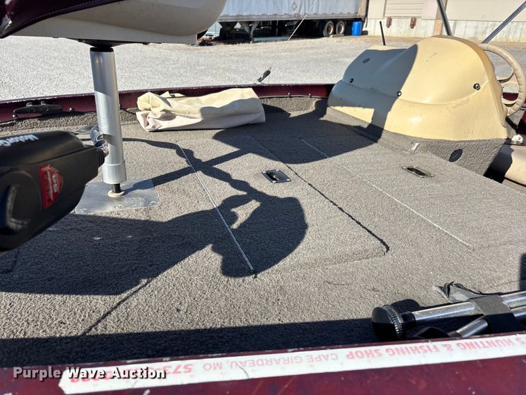 image for item ER3428 2000 Lowe 160W boat