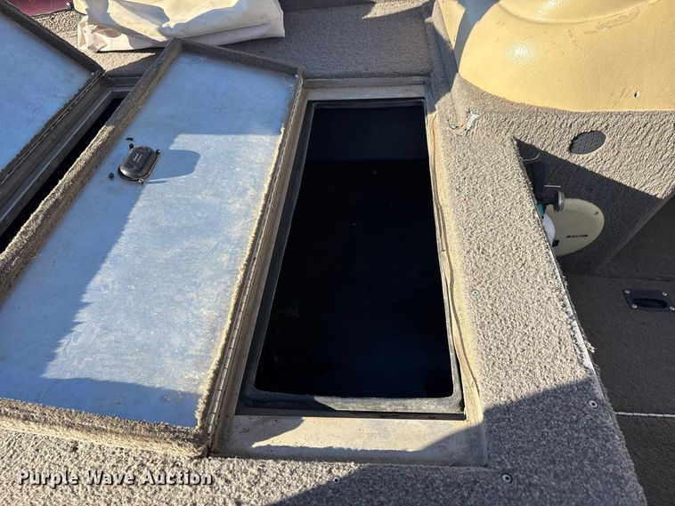 image for item ER3428 2000 Lowe 160W boat