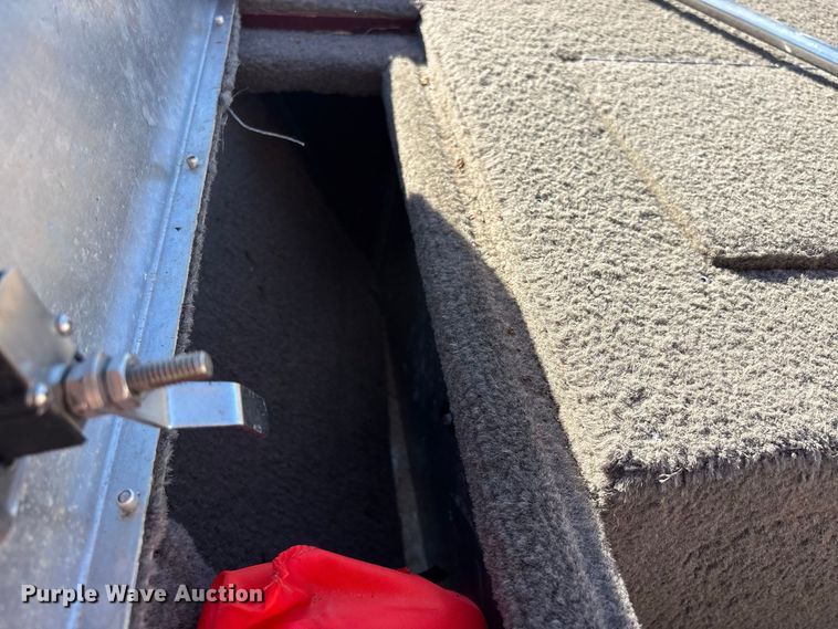 image for item ER3428 2000 Lowe 160W boat
