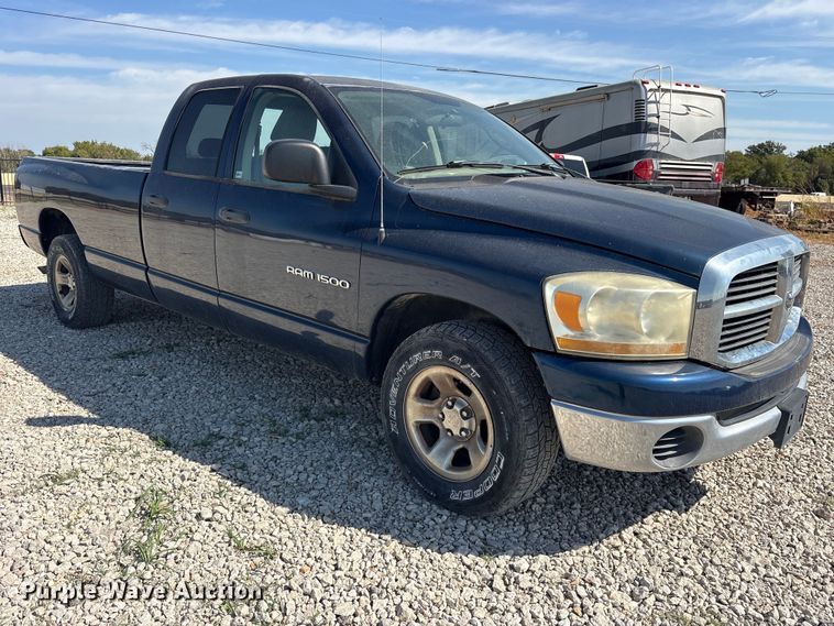 image for item ES8182 2006 Ram 1500 Crew Cab pickup truck