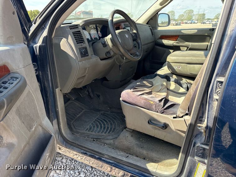 image for item ES8182 2006 Ram 1500 Crew Cab pickup truck