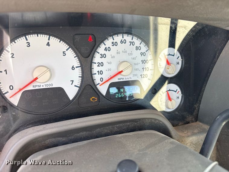 image for item ES8182 2006 Ram 1500 Crew Cab pickup truck