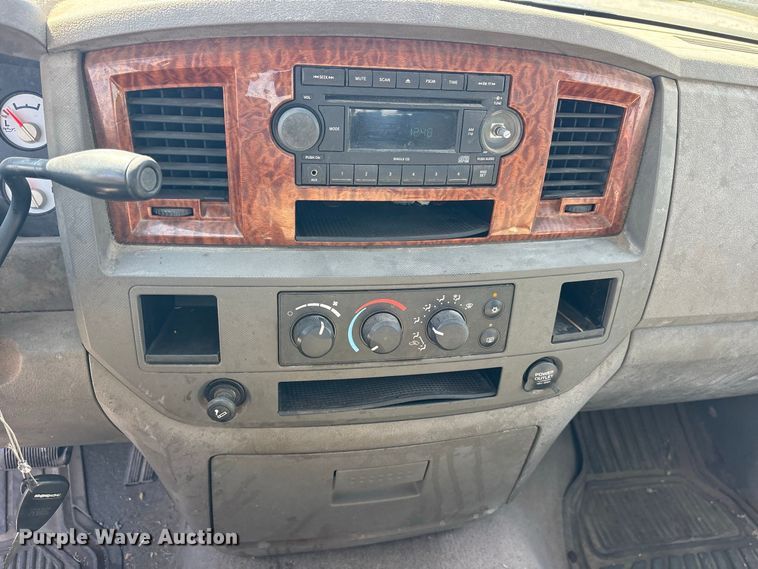 image for item ES8182 2006 Ram 1500 Crew Cab pickup truck