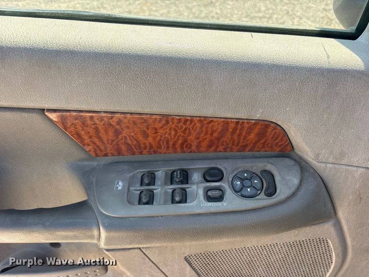 image for item ES8182 2006 Ram 1500 Crew Cab pickup truck