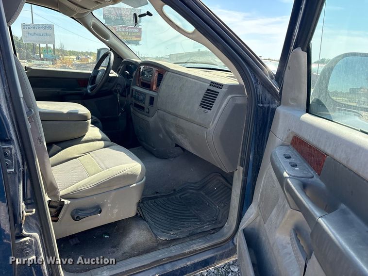 image for item ES8182 2006 Ram 1500 Crew Cab pickup truck
