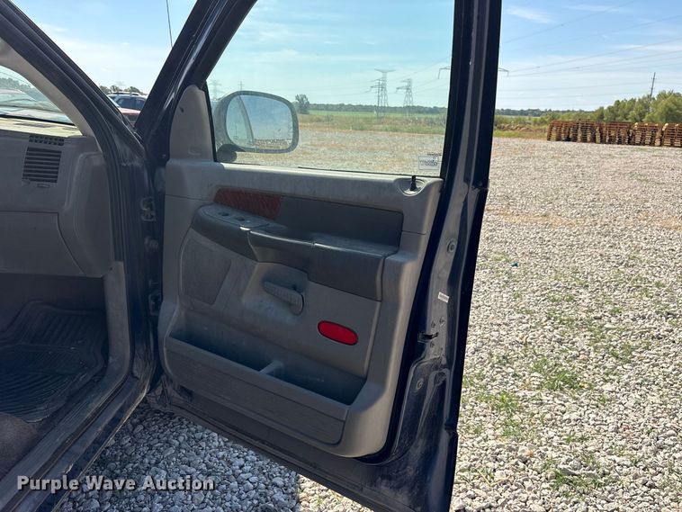 image for item ES8182 2006 Ram 1500 Crew Cab pickup truck