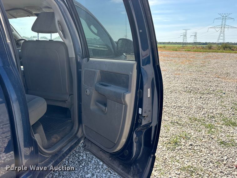 image for item ES8182 2006 Ram 1500 Crew Cab pickup truck