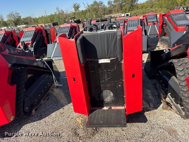 image for item ES8347 Erie SCL850 compact utility loader