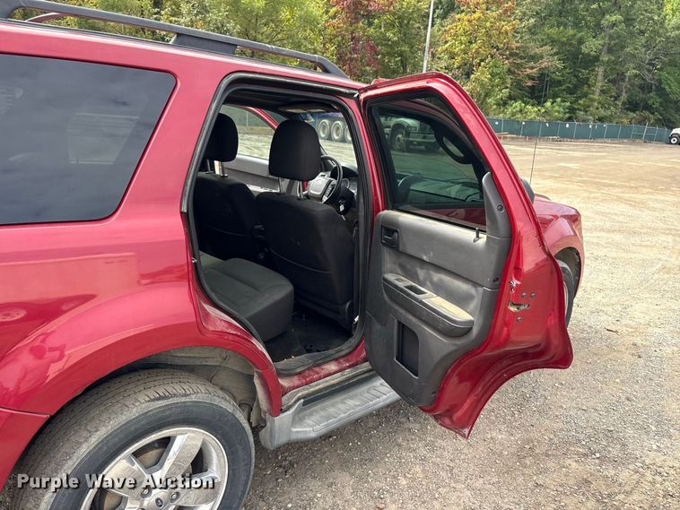 image for item ET8681 2011 Ford Escape SUV