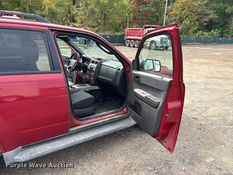image for item ET8681 2011 Ford Escape SUV