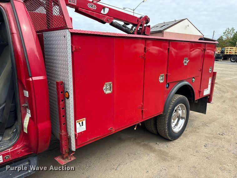 image for item ET8683 2011 Ford F550 Super Duty utility / service truck