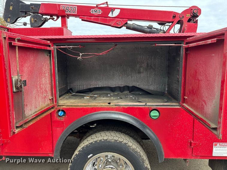 image for item ET8683 2011 Ford F550 Super Duty utility / service truck