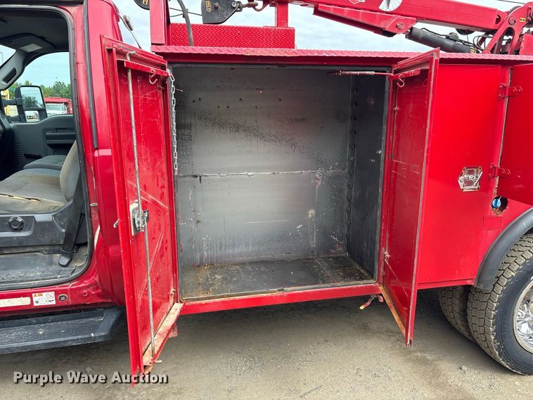 image for item ET8683 2011 Ford F550 Super Duty utility / service truck