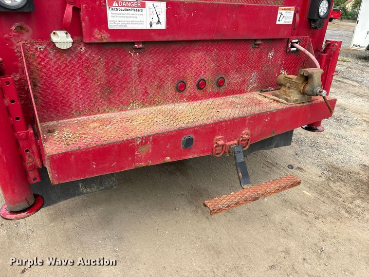 image for item ET8683 2011 Ford F550 Super Duty utility / service truck