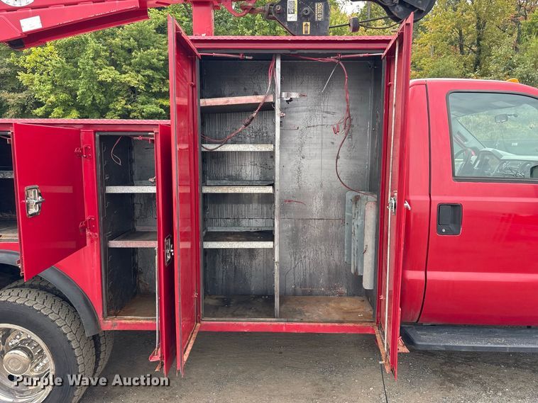 image for item ET8683 2011 Ford F550 Super Duty utility / service truck