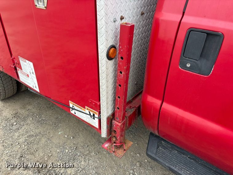 image for item ET8683 2011 Ford F550 Super Duty utility / service truck