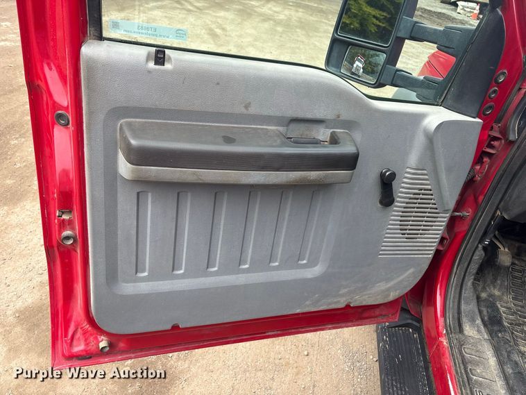 image for item ET8683 2011 Ford F550 Super Duty utility / service truck