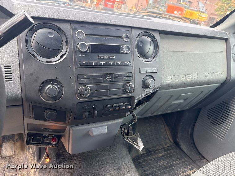 image for item ET8683 2011 Ford F550 Super Duty utility / service truck