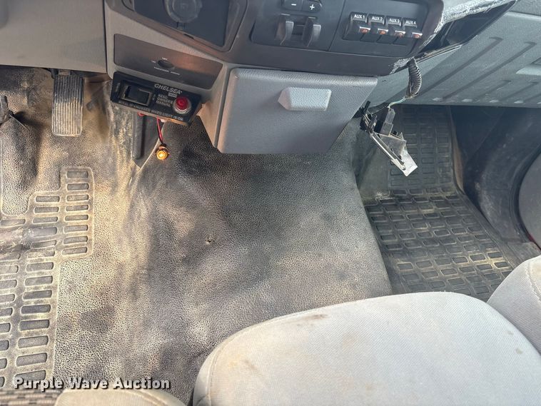 image for item ET8683 2011 Ford F550 Super Duty utility / service truck