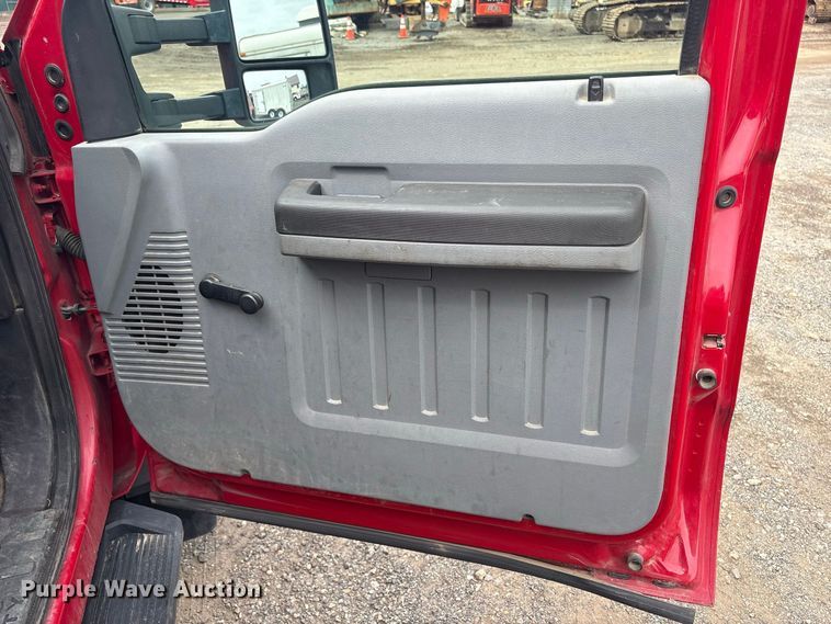 image for item ET8683 2011 Ford F550 Super Duty utility / service truck