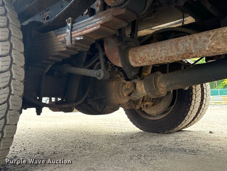 image for item ET8683 2011 Ford F550 Super Duty utility / service truck