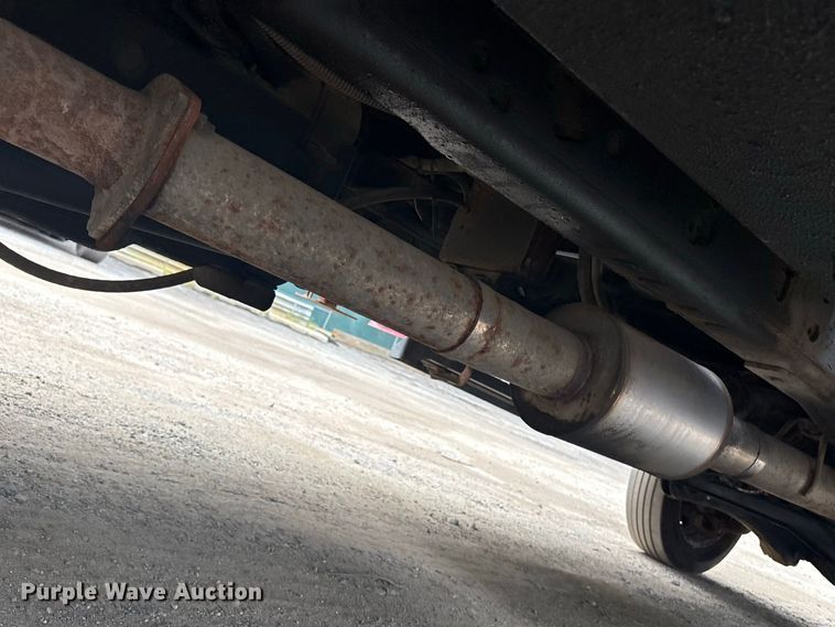 image for item ET8683 2011 Ford F550 Super Duty utility / service truck
