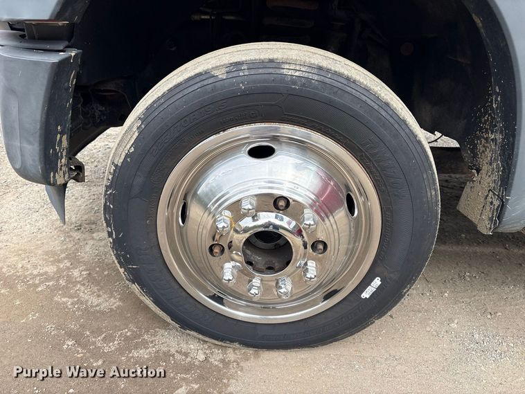 image for item ET8683 2011 Ford F550 Super Duty utility / service truck