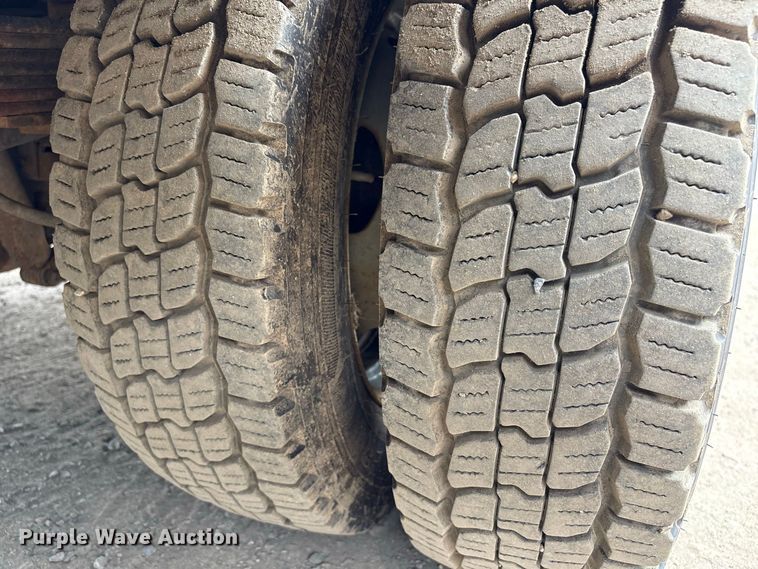 image for item ET8683 2011 Ford F550 Super Duty utility / service truck