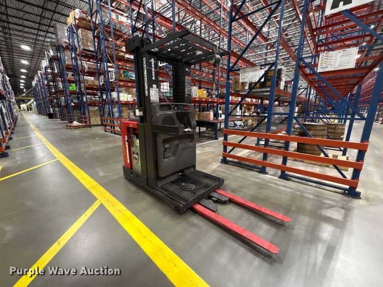 image for item ET8685 2015 Raymond 520-OPC30TT order picker