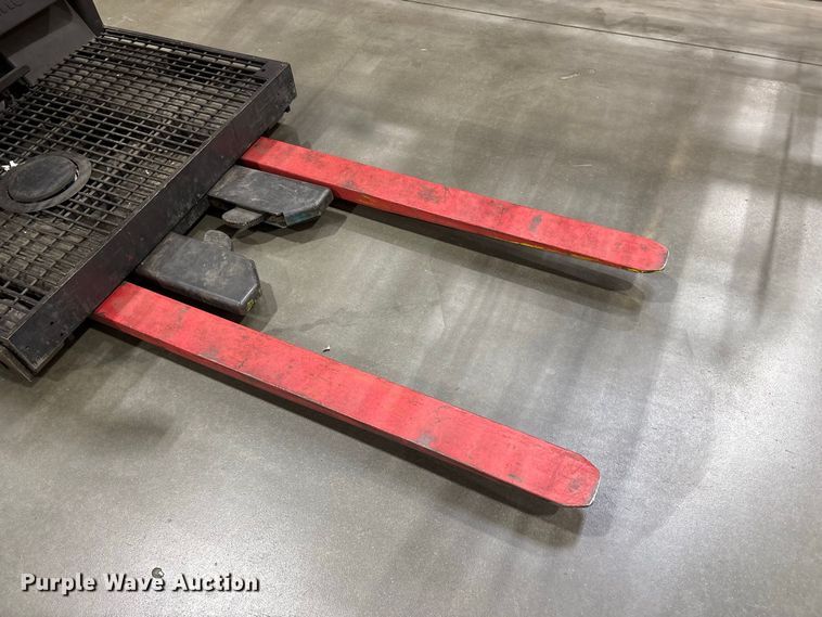 image for item ET8685 2015 Raymond 520-OPC30TT order picker