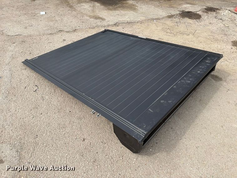 image for item EU0959 Retrax pickup bed cover