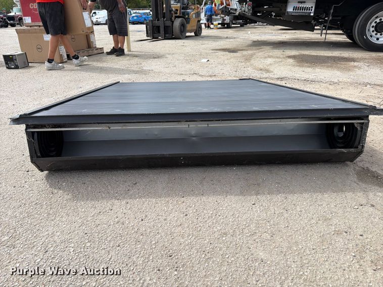 image for item EU0959 Retrax pickup bed cover