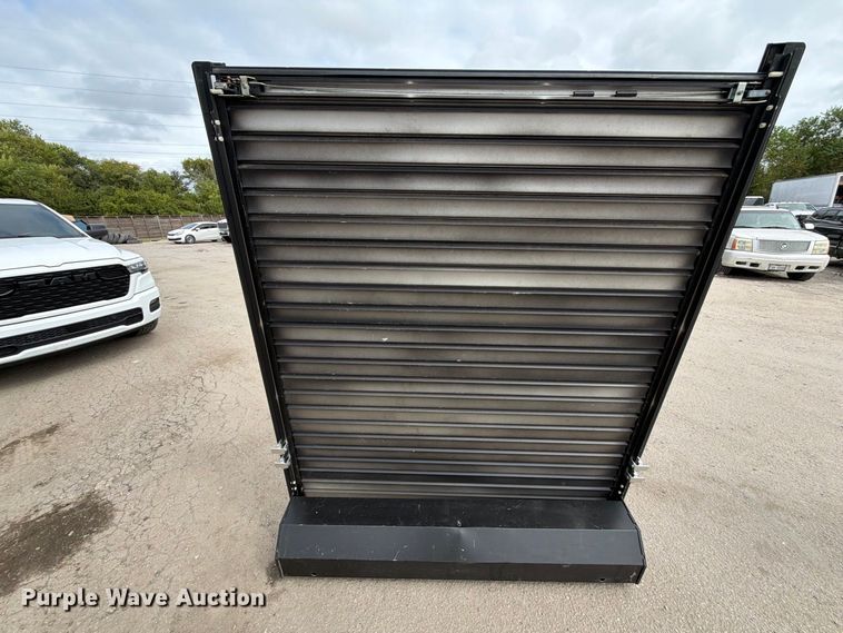image for item EU0959 Retrax pickup bed cover