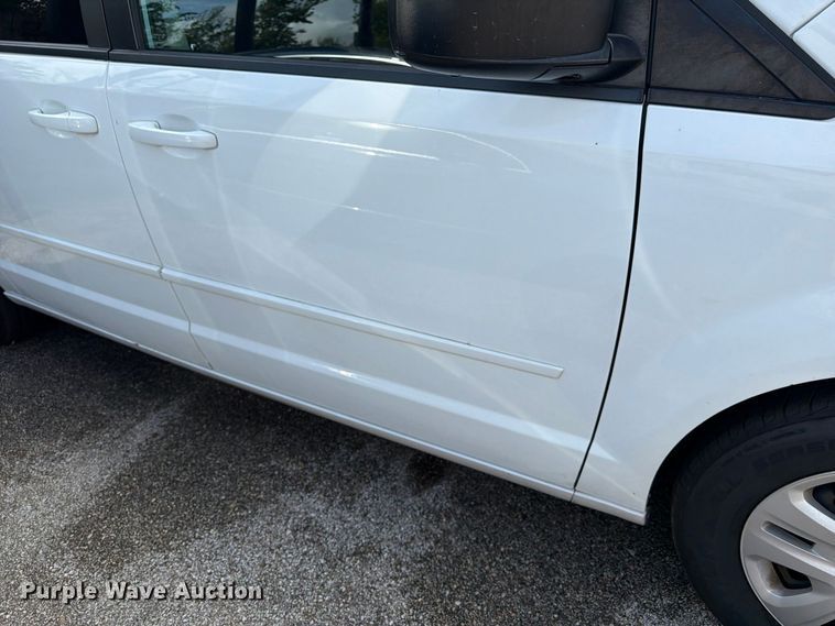 image for item EU0961 2016 Dodge Grand Caravan van