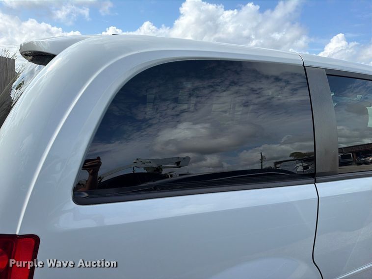 image for item EU0961 2016 Dodge Grand Caravan van