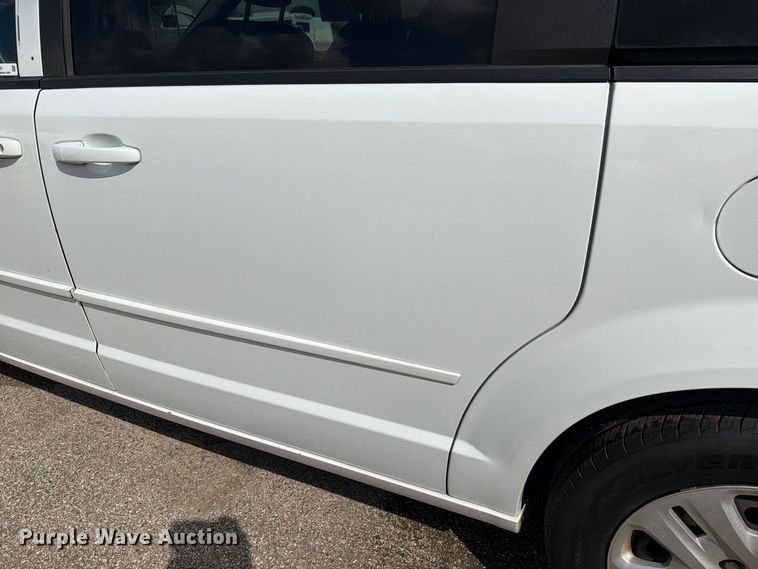 image for item EU0961 2016 Dodge Grand Caravan van