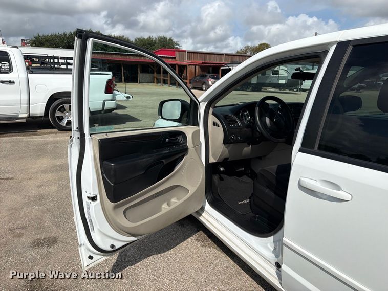 image for item EU0961 2016 Dodge Grand Caravan van