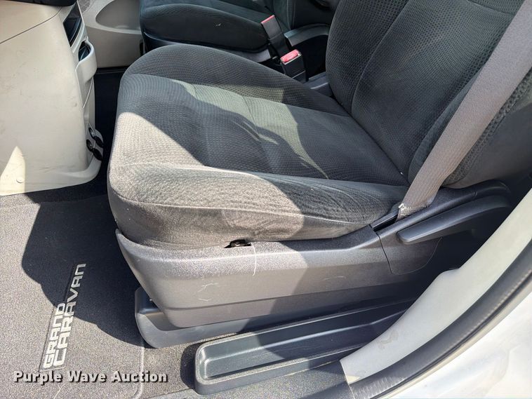 image for item EU0961 2016 Dodge Grand Caravan van