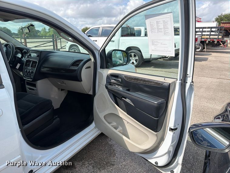 image for item EU0961 2016 Dodge Grand Caravan van