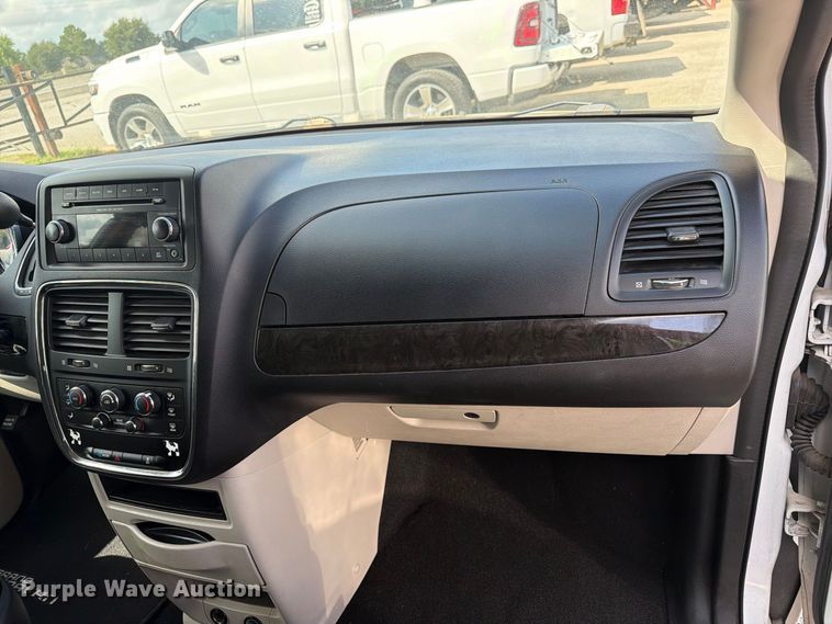 image for item EU0961 2016 Dodge Grand Caravan van