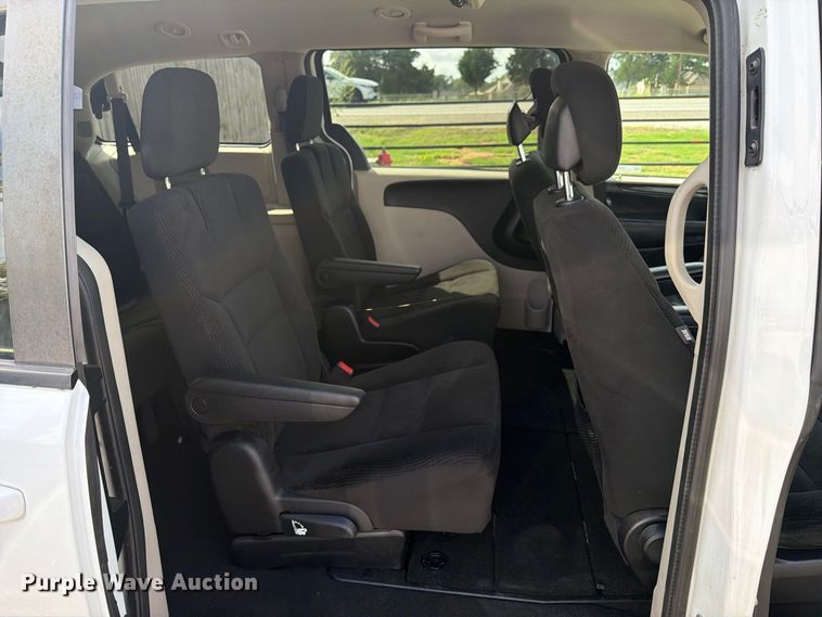 image for item EU0961 2016 Dodge Grand Caravan van