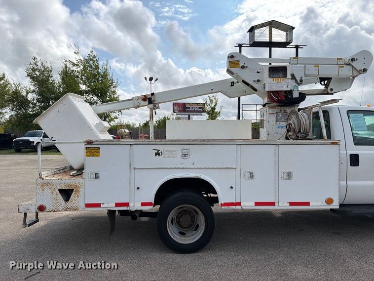 image for item EU0965 2006 Ford F550 bucket truck